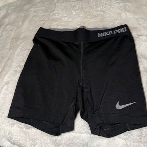 CLASSIC BLACK NIKE PRO SHORTS